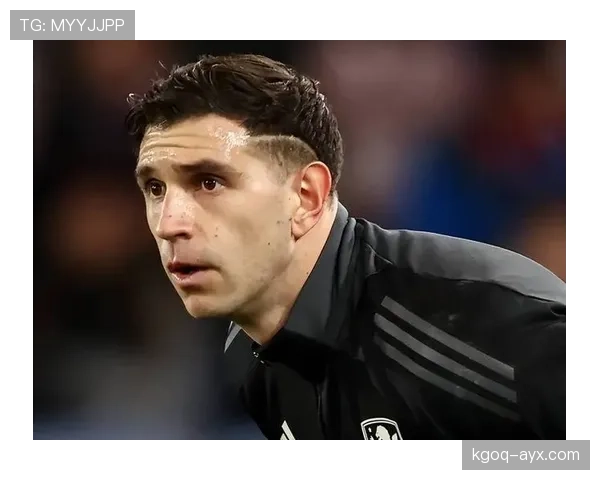 埃米利亚诺·马丁内斯荣膺英超最佳门将，稳健表现剑指更高荣誉