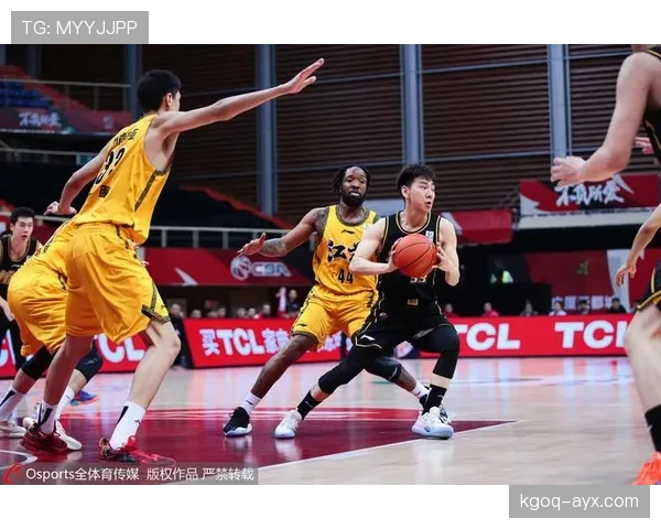 奥布拉克传球精准引领攻防转换，表现亮眼助球队掌控节奏