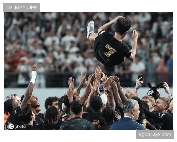 孙兴慜赛场上像战神，回家像省钱大叔——我这是在看国际巨星还是隔壁大爷